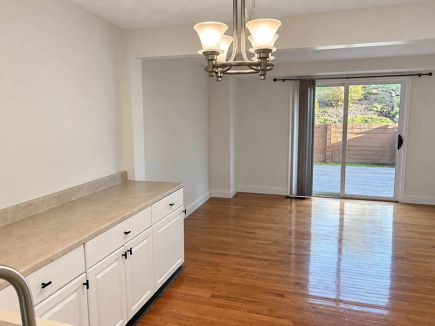 2 bed, 930 sqft, $1,625 — Photo 2