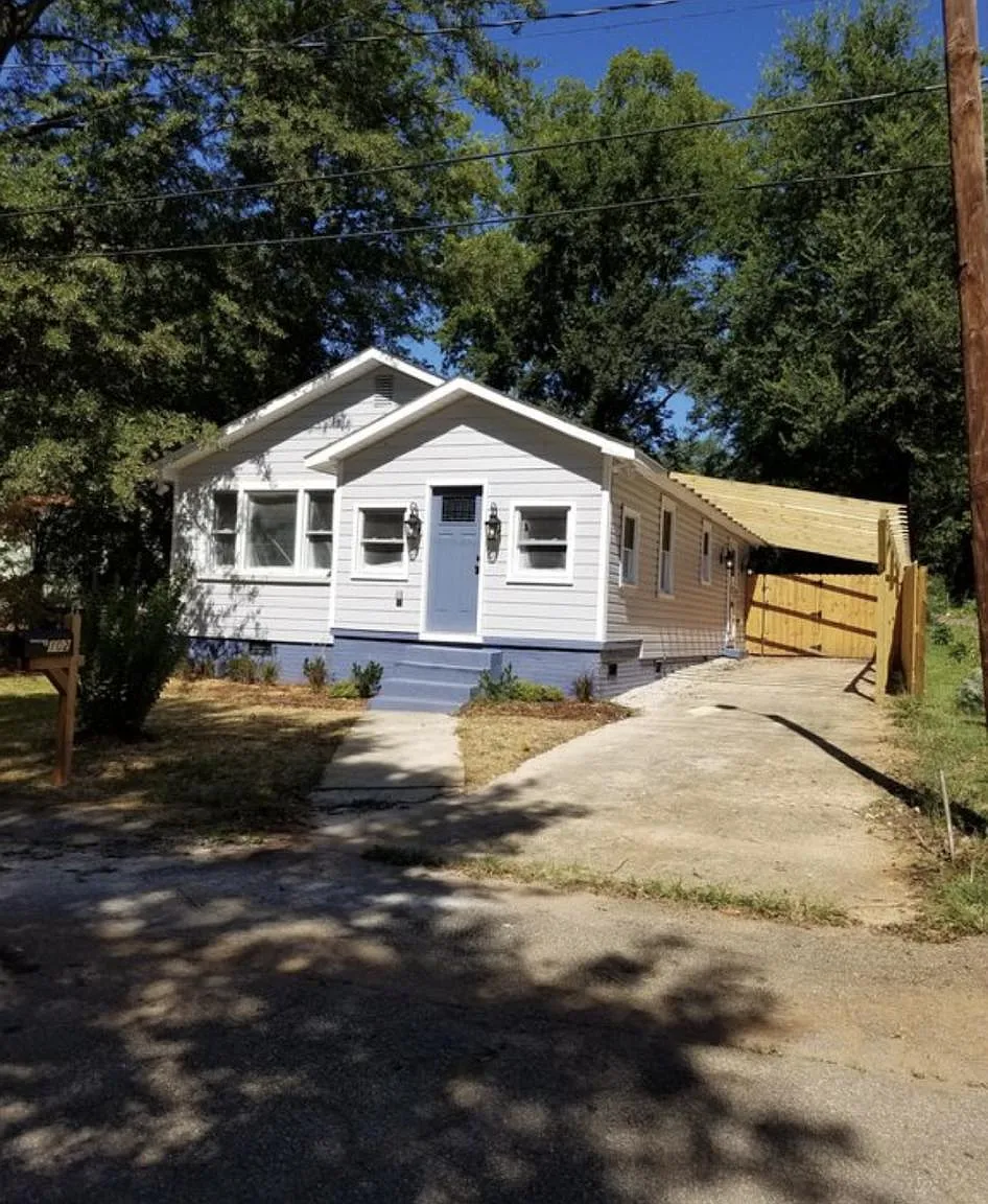 102 Odessa St — Photo 2