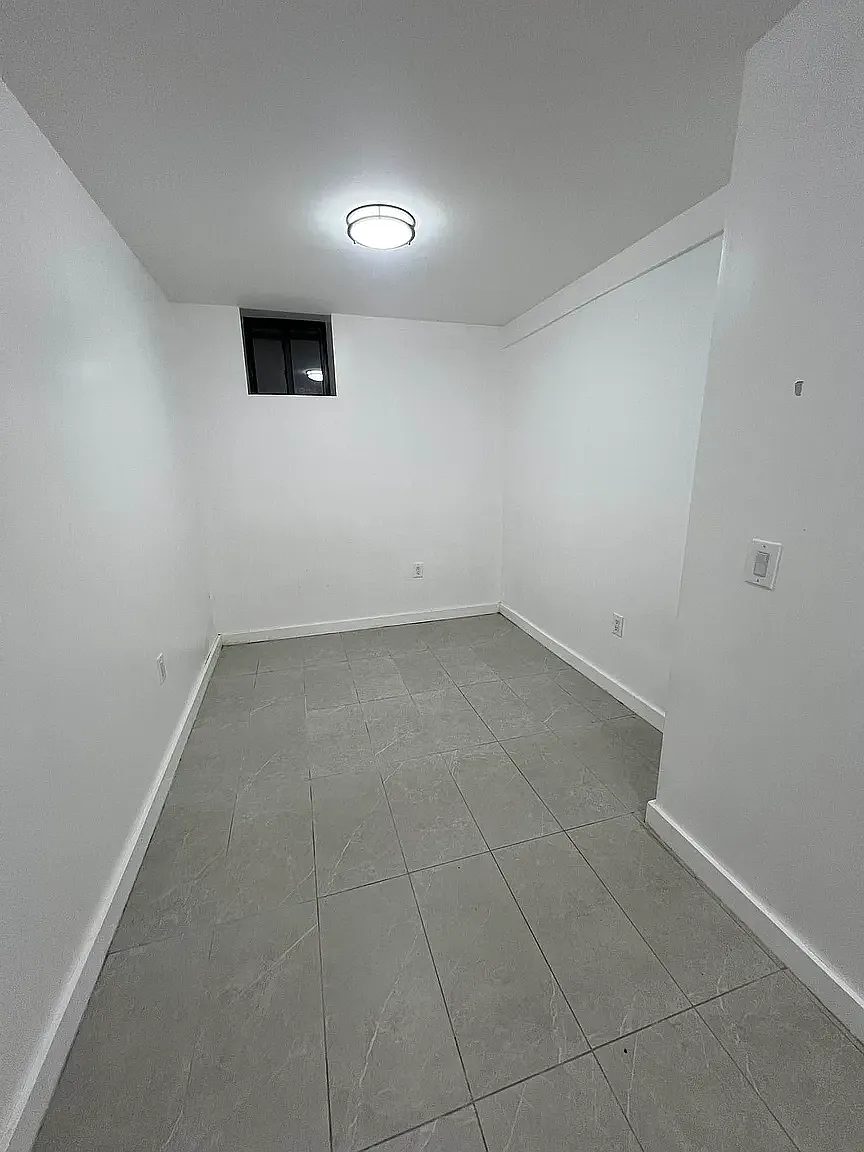896 Willoughby Avenue — Photo 3