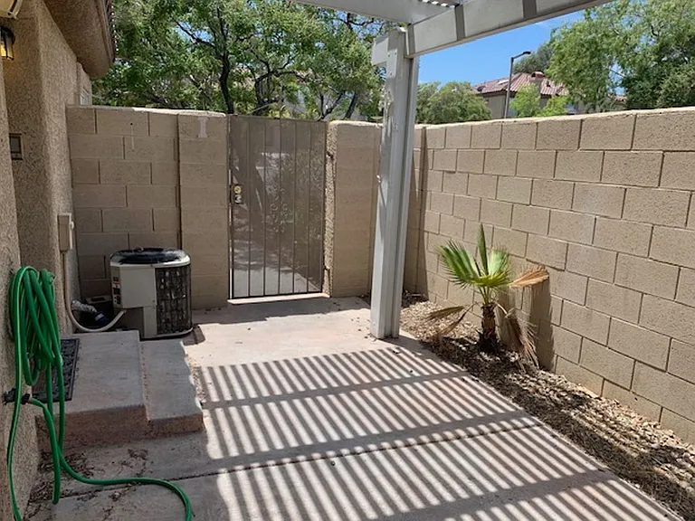 7604 Almeria Ave — Photo 3