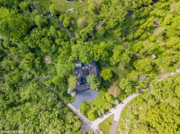 284 Oxford Rd, North Barrington, IL 60010