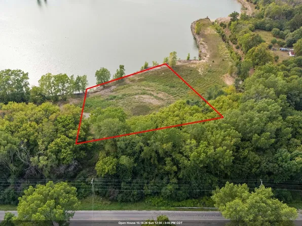 Leonard Point Rd #4, Oshkosh, WI 54904
