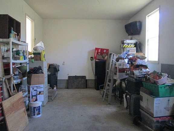 4th image of 685 West Dr
