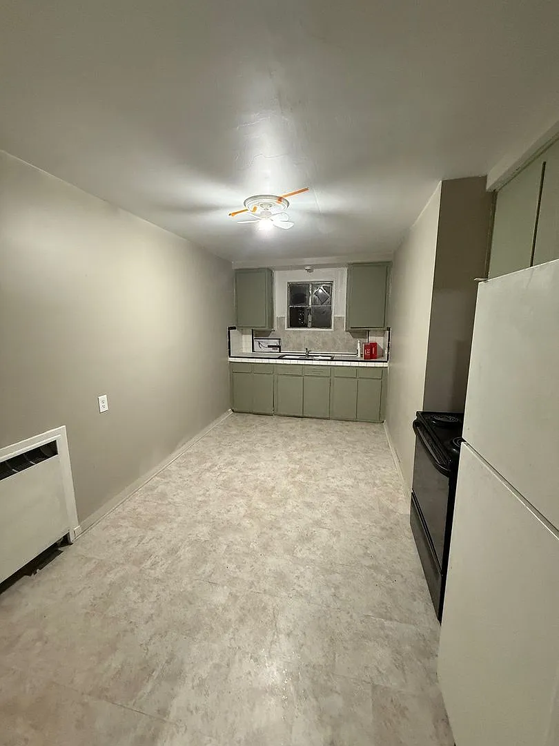 Cozy 2BR 2nd Floor Apartment in Warren — Photo 3