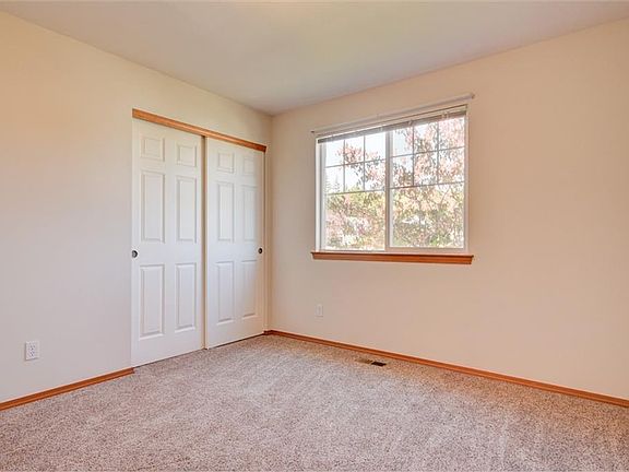 4th image of 353 NW Cherry Hill Loop
