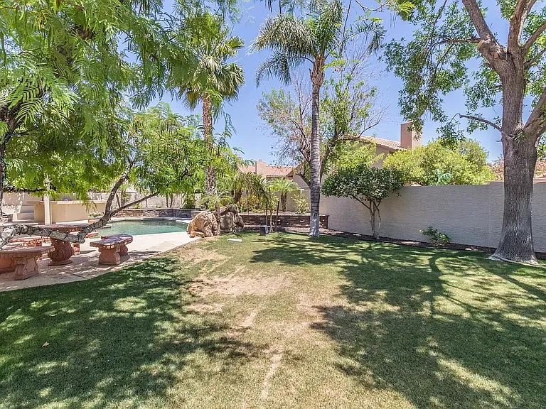 1211 E Drake Dr — Photo 33