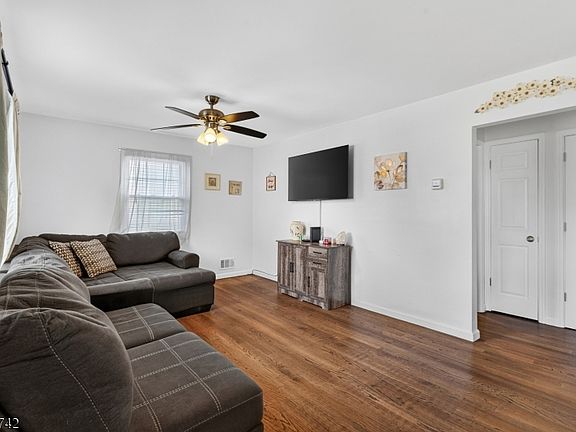 5th image of 21 Harrison St