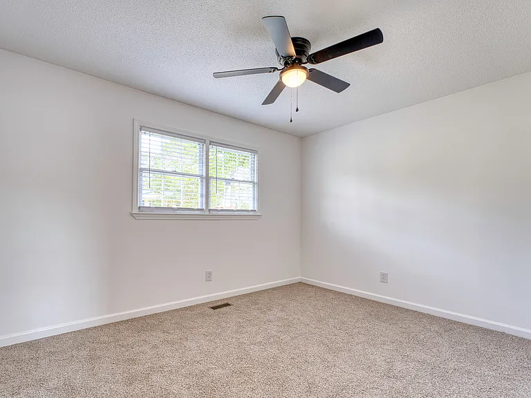825 Fresno Dr — Photo 17