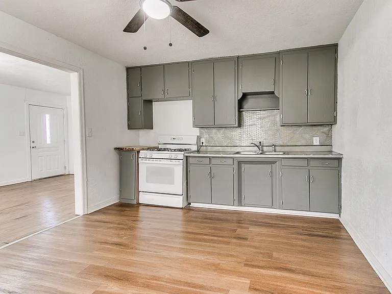 1321 Bellevidere Dr — Photo 7
