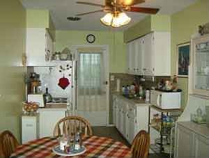 Spacious eat-in kitchen
