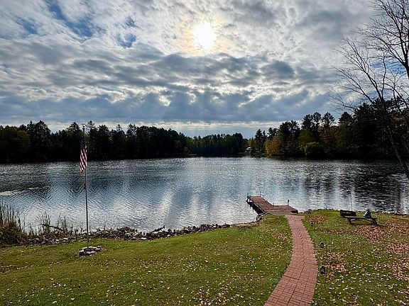 3rd image of 828 N Horseshoe Lake Dr