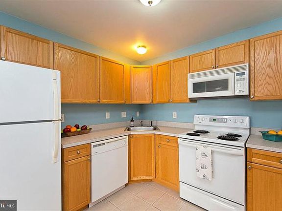 3rd image of 164 Brookland Ct APT 7