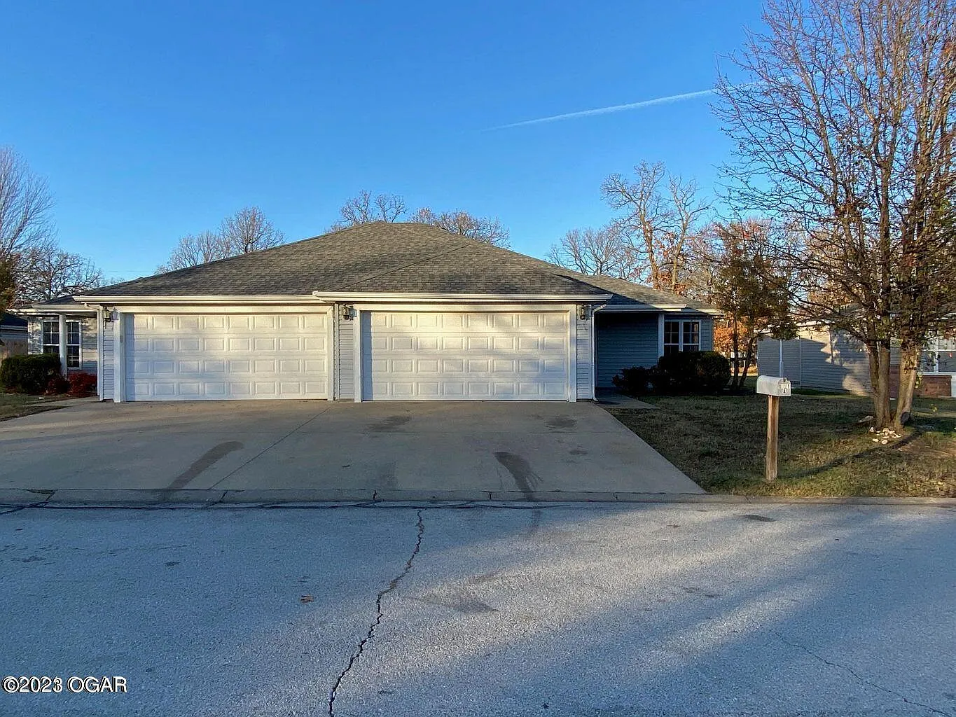 3 bed, 2.0 bath, 1283 sqft, $1,200 — Photo 2