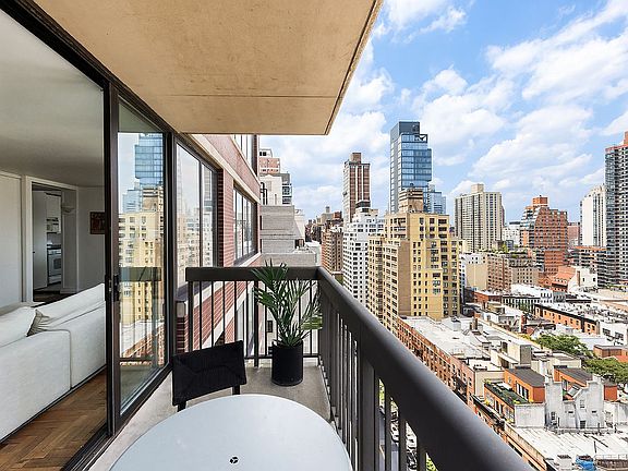 4th image of 422 E 72nd St APT 17A