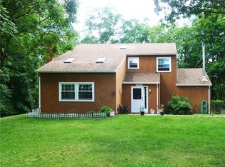 8 Florida Rd, Florida, NY 10921