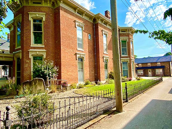 2nd image of 925 Franklin St #2