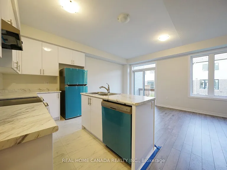 24 Durham Ave — Photo 8