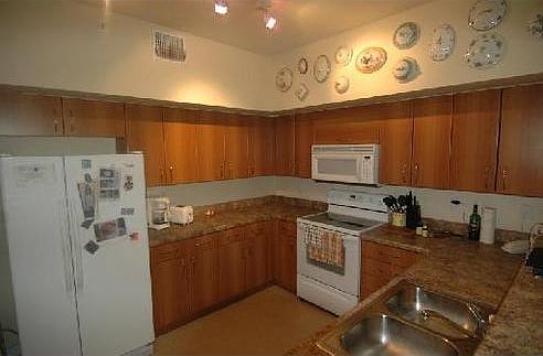 3rd image of 250 NE 3rd Ave APT 216
