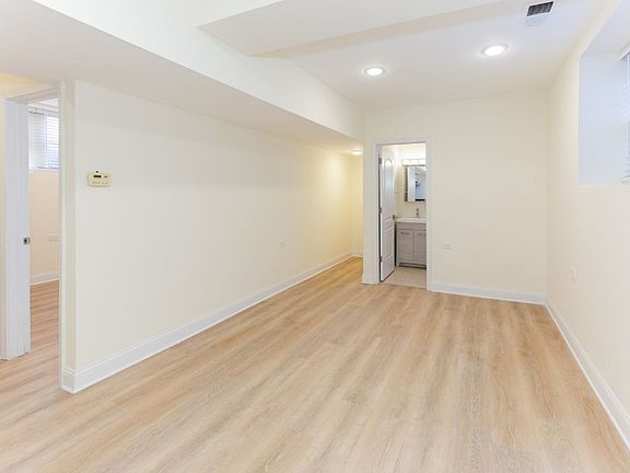 4th image of 3521-29 N Broadway St #3521-G