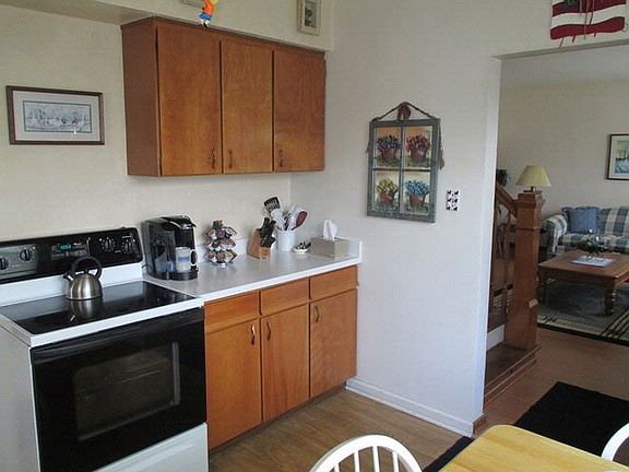 5th image of 1210 Argyle St