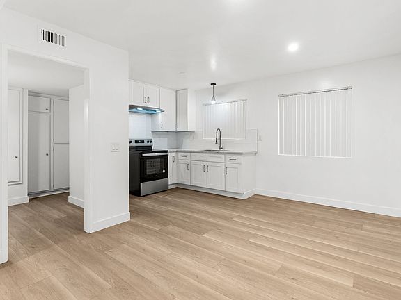 5th image of 994 El Camino Dr APT 2