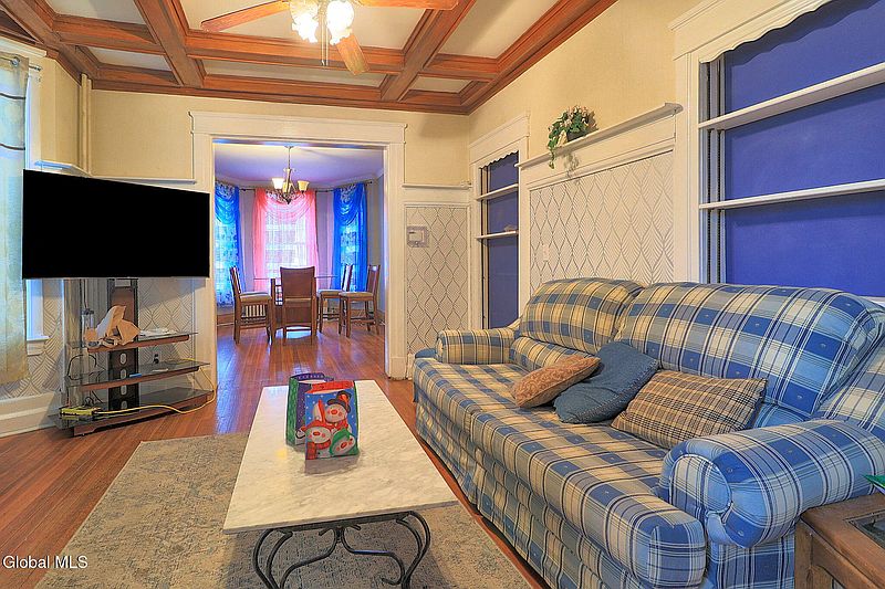 5th image of 308 Quail Street