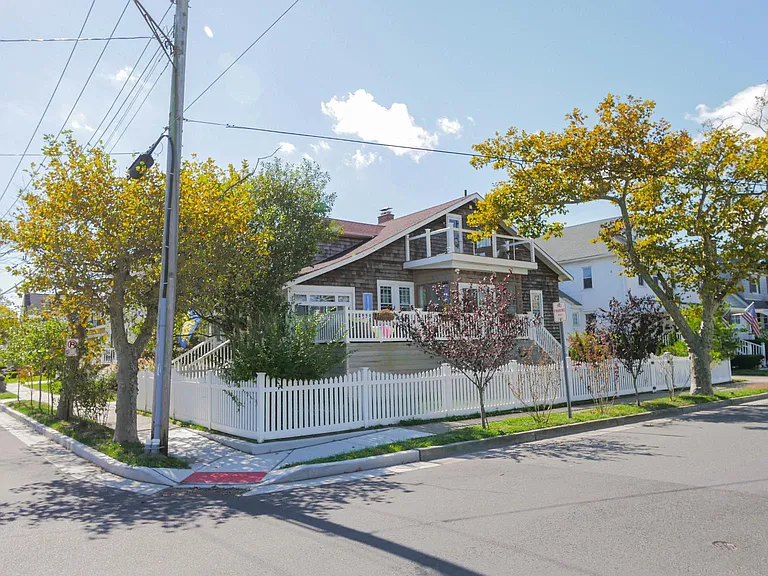 24 N Cornwall Ave — Photo 2