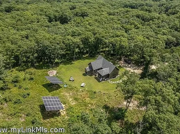 16 Red Coat Hill Rd, West Tisbury, MA 02575