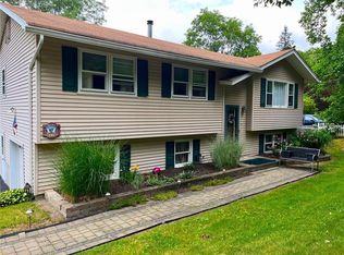 129 E Shore Rd, Greenwood Lake, NY 10925