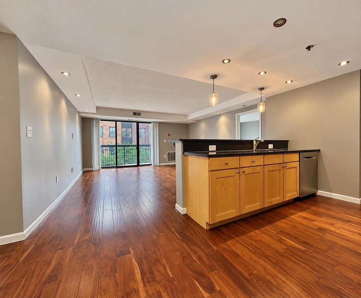 2 bed, 2.0 bath, 1227 sqft, $4,500 — Photo 2