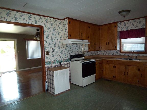 2nd image of 233 Watkins St