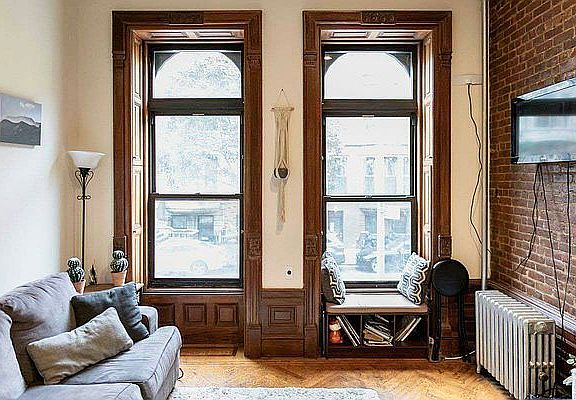 3rd image of 128 W 75th St
