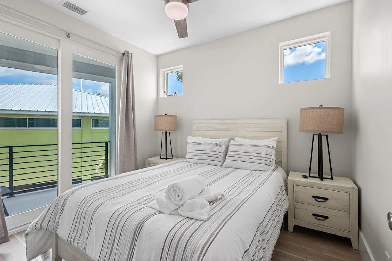 3 bed, 2.0 bath, 1797 sqft, $8,544 — Photo 4