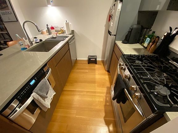 3rd image of 223 4th Ave #5F