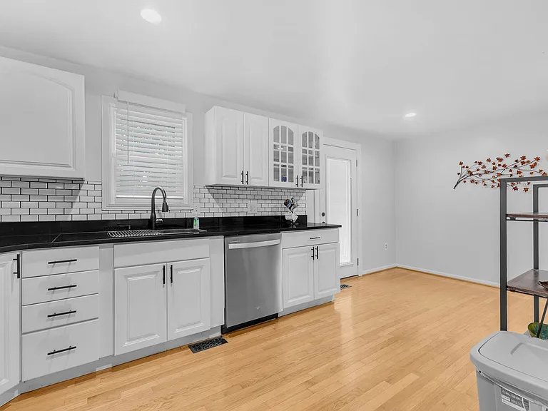 7113 Latour Ct — Photo 11