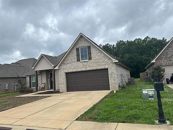 3rd image of 209 Florio Ct