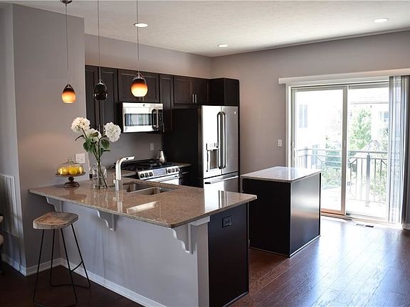 3rd image of 152 Vine St #65