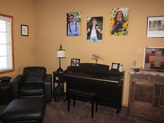 2nd image of 1809 Meadow View Dr