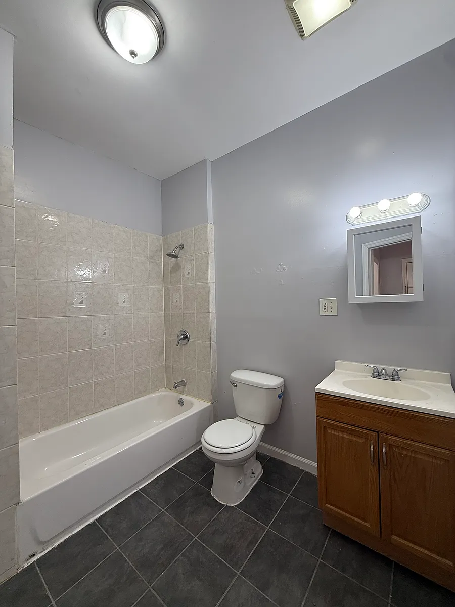 Building Photo - 840 S 16th St #3L
