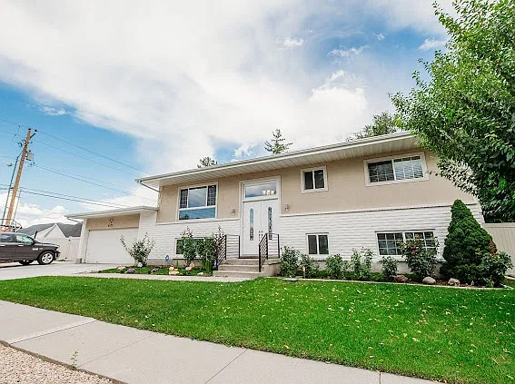 4 bed, 2345 sqft, $3,487 — Photo 1