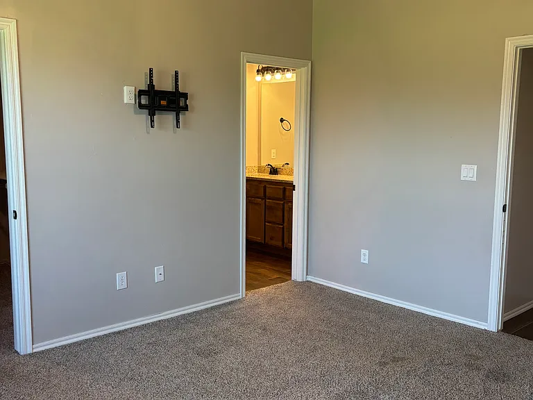 2209 E Grassland Ln — Photo 8