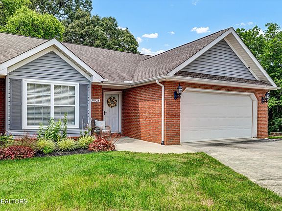 3rd image of 8824 Carriage House Way
