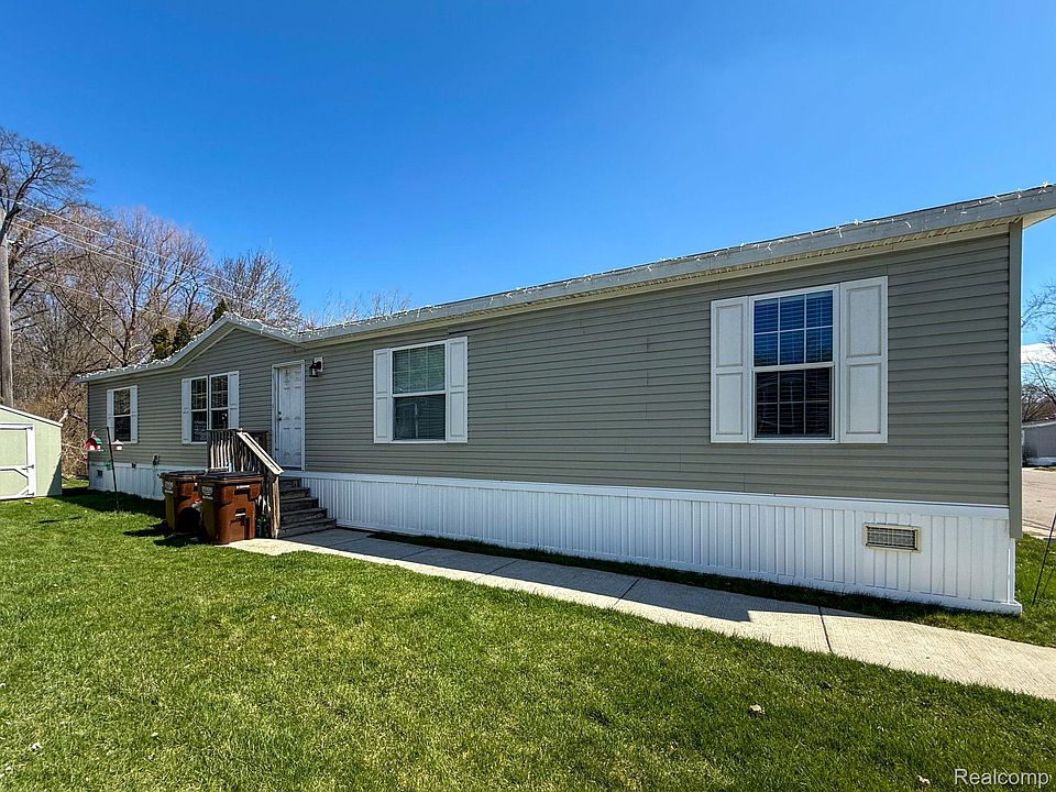 1st image of 389 Rustic Ln N