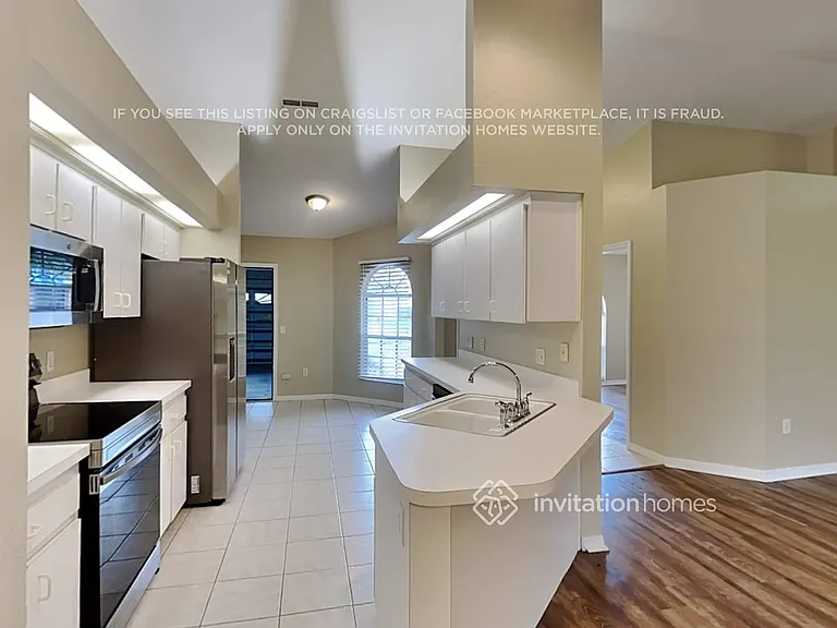 7925 Kaitlin Cir — Photo 4