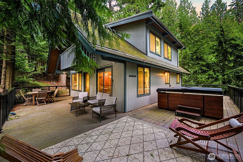 2nd image of 32 Canyon Court