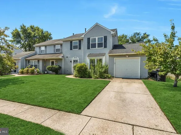 25 Harvest Ln, Sicklerville, NJ 08081