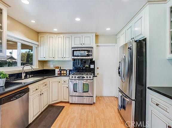 5th image of 1662 N Mills Ave
