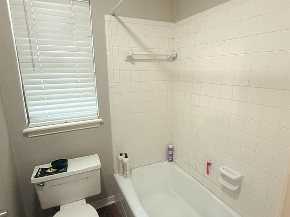 5th image of 409 Sutherland Dr