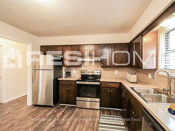 4th image of 3709 SE 51st St