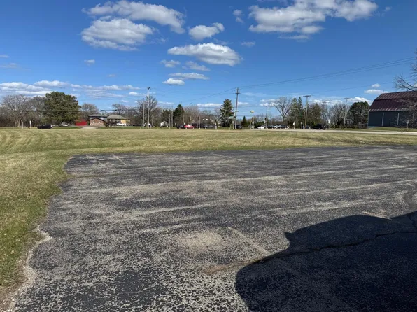 7626 West DONGES BAY ROAD, Mequon, WI 53097